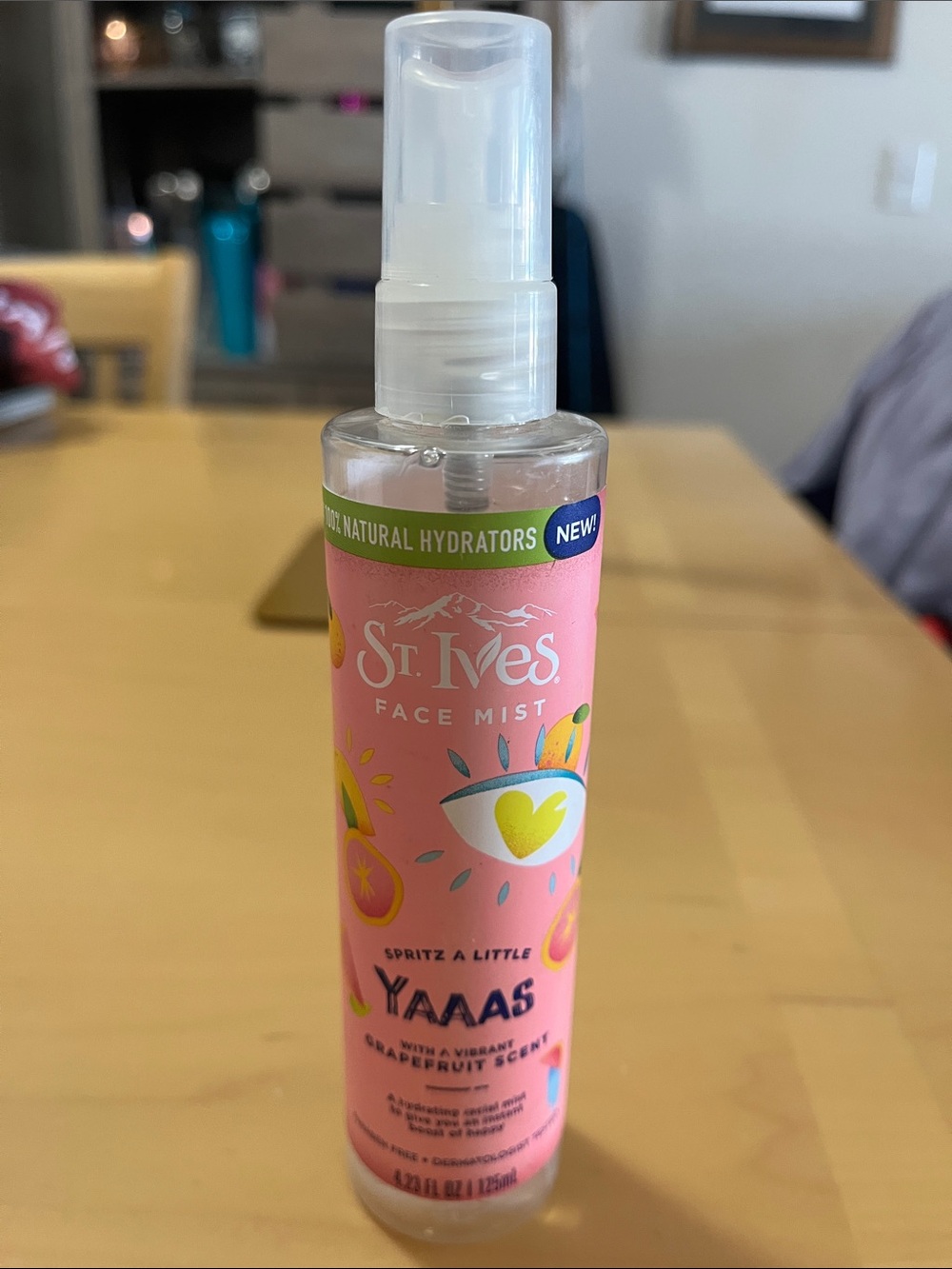 St. Ives Yaaas Pink Face Mist - Grapefruit Scent Hydrating Mist